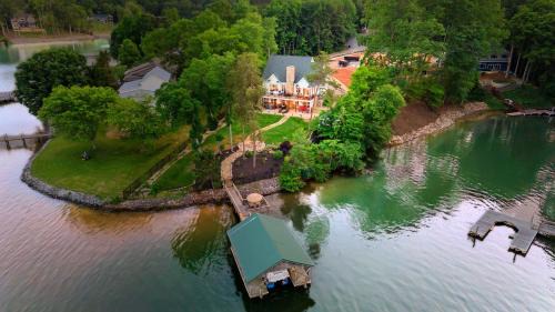 Relax on the Lake by AvantStay in Sherrills Ford