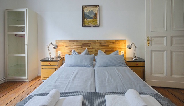 Renovated apartment with tub, separate kitchen and washing machine
