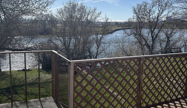 River front vacation rental in the heart of Cascade! in Cascade