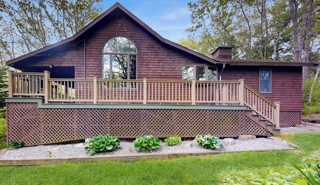 River view home w/lovely deck, views & fireplace in South Bristol