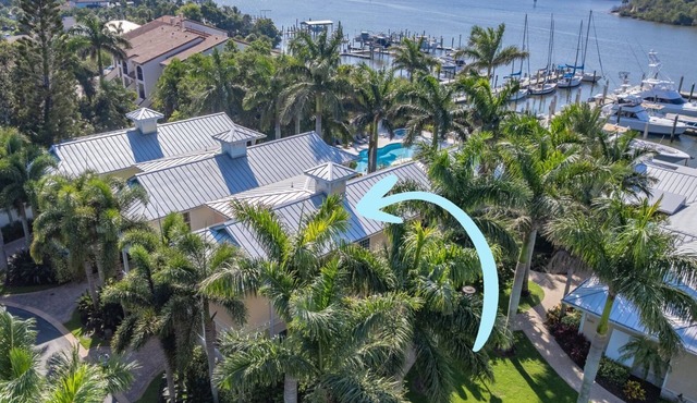 Riverfront Villa 19 at New Smyrna Marina🚤 Pool, Onsite Tiki Bar and Resturant, Prime Location in New Smyrna Beach