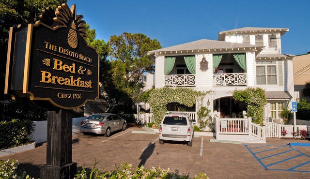 Romantic Bed & Breakfast Room w/Free WiFi & Daily Southern Breakfast