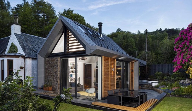 Roselea Cottage, an outstanding Cottage in Aldochlay next to Luss Loch Lomond with Loch views in Luss