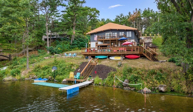 Rustic River Retreat Hot Tub Arcade Beach in Black River Falls