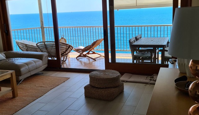 Salou superb 1st line air-conditioned apartment, wifi, direct access to the sea. in Salou