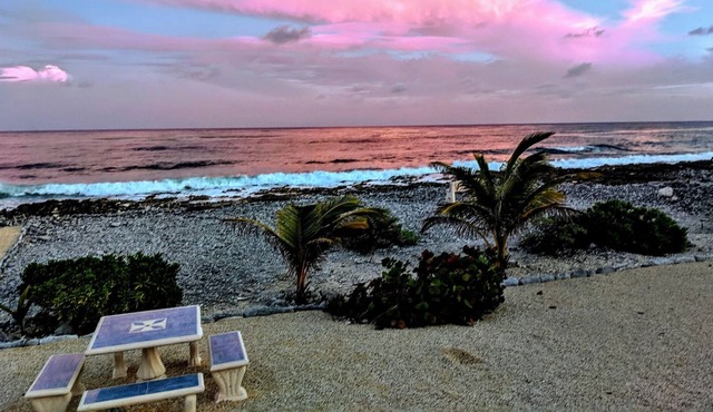 Save with fall rates!! Charming, Romantic, Seaside Cottage with Stunning views in West End