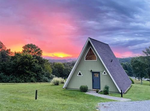 Scenic 2BR A-Frame w Hot Tub & Views in Makanda