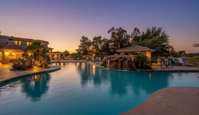 Scottsdale Pad Steps to Kierland | Pool | Spa