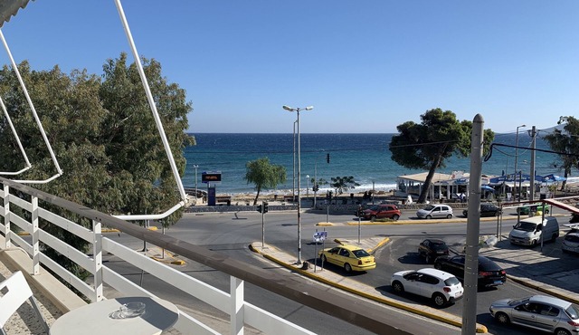 Seaside Studio 10 min from Athens Int. Airport. in Artemis