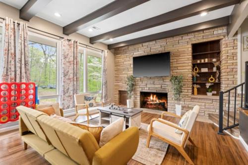 Serenity Haven Pond View with Pool in Raleigh
