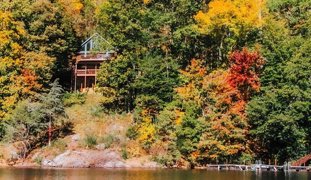 Serenity on Cedar-Lakefront Cabin- 10 boats-Swim/Fish/Boat, Starlink coming soon in Tuckasegee