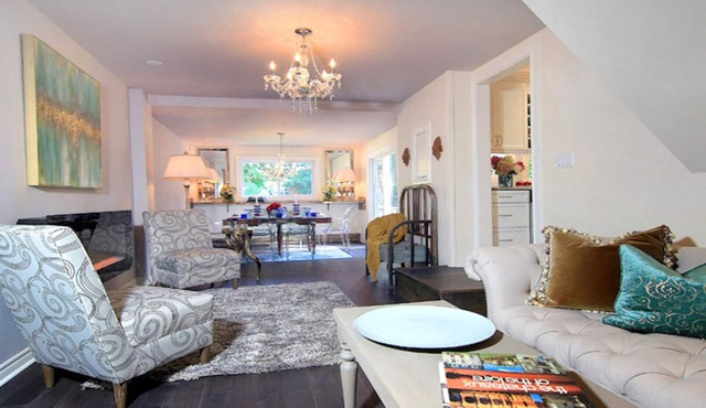 SHAKESPEARE COTTAGE BY THE LAKE In NOTL family friendly, total privacy. in Niagara on the Lake