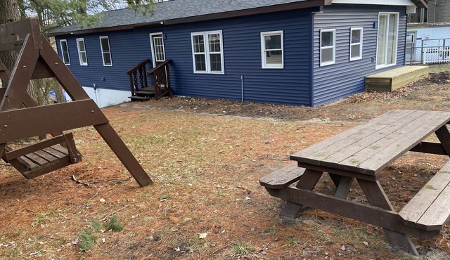 Silver Lake Cottage. 1 Mile from Sand Dunes. Quiet Street. Sleeps 12-14. in Mears