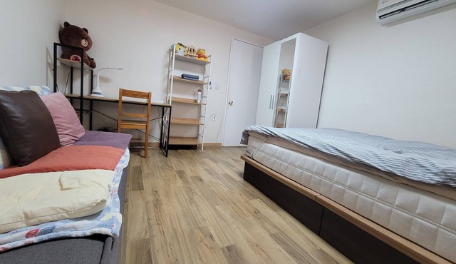 Spacious 3-bedroom apartment in Gangnam Seoul, near Metro station, Share house! in Seoul