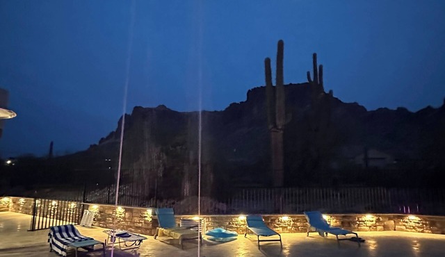 Spacious 5 bed/5 bath house at Superstition Mountains. Hiking. Pool. Spa. Views! in Apache Junction