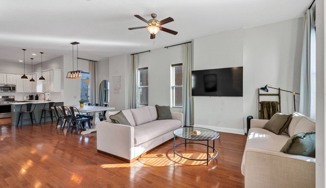 Spacious 5-bedroom house in Downtown Saint Louis with free Parking and Yard. in St. Louis