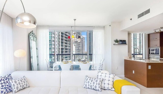 Spacious Brickell Suite Steps from Riverwalk in Miami