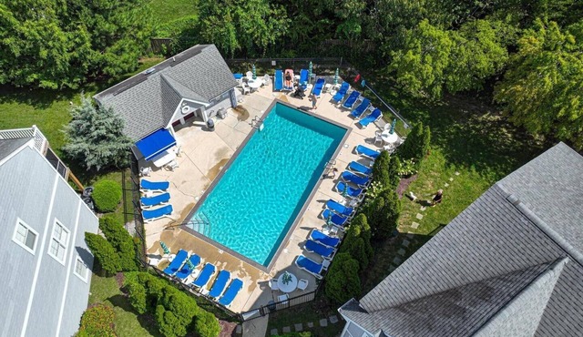 Spacious & Clean Townhouse 4BR w/Pool & Parking in Rehoboth Beach