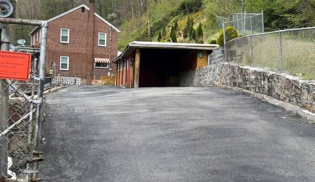 Spacious Home Ample Parking 1/2 Mile from the Hatfield and McCoy Trails! in Northfork
