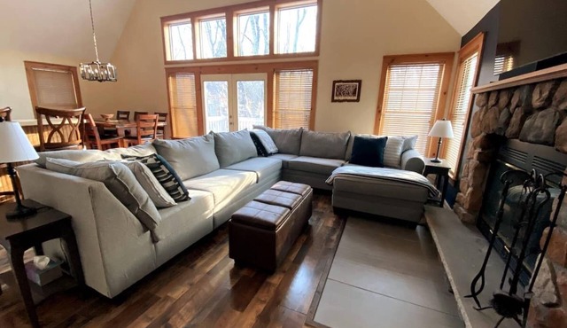 Spacious house at Camelback near water parks and ski lifts! in Tannersville