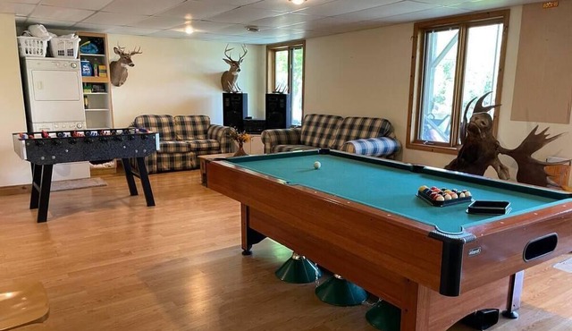 Spacious Rustic Cottage on Doe Lake in SPRUCEDALE