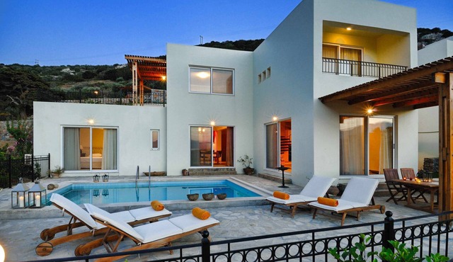 Spacious villa with private pool and sea view, just 150 meters from the sea in Istro