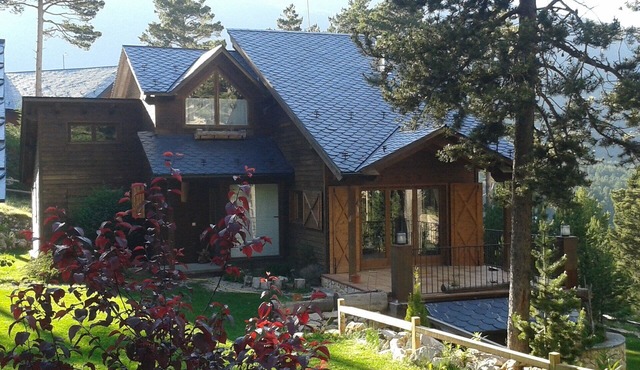 Spectacular wooden house in ski resort Port de comte in La Coma i la pedra