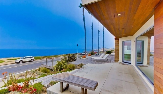 SPECTACULAR OCEANFRONT ESTATE-Private Pool and Hot Tub, Sweeping View in San Diego
