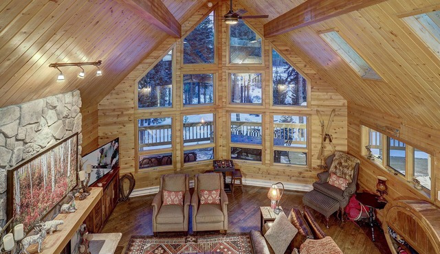 Spruce Creek Lodge- 5 min to Downtown Breck! in Blue River