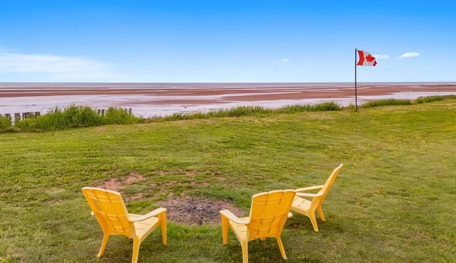 St. Chrysostome South Shore Escape – Private Beach, Hot Tub, Coastal Charm in Prince Edward Island