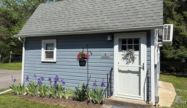 Stay at this charming one bedroom cottage and enjoy exploring the Finger Lakes. in Waterloo