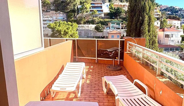 Studio for 6 with Wi-Fi and sea view balcony in Roquebrune-Cap-Martin