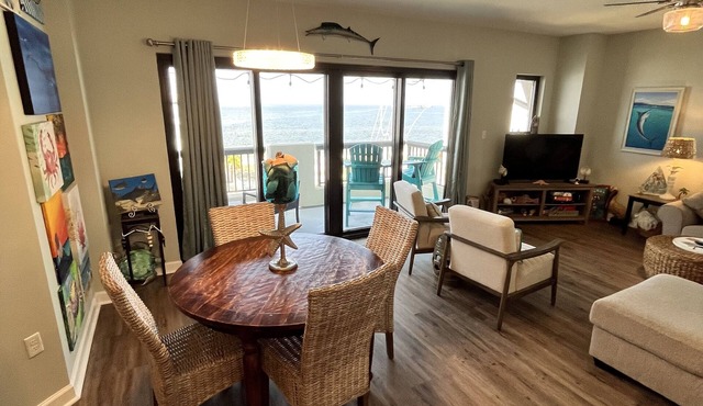 Stunning 3rd Floor Gulf View Luxury Condo! Pool, Hot Tub, Private Balcony. ☀️ in Mexico Beach