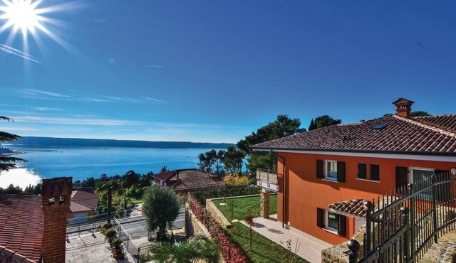 Stunning apartment in Portoroz with WiFi