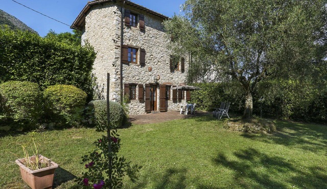Stunning private villa for 8 people with WIFI, TV, patio and pets allowed in Lucca