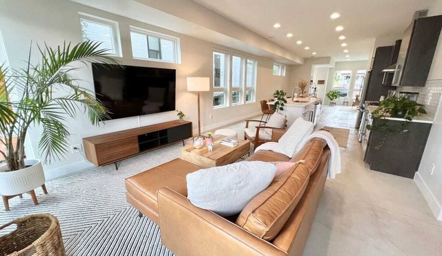 Stylish 4BR w/Rooftop + BBQ Walk to City Park Near Downtown and RiNo in Denver