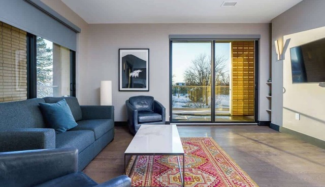 Stylish Getaway w/Balcony & Scenic Mountain Views in Denver