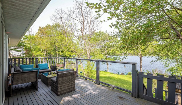 Stylish Lakehouse | 4BR, 2 Decks, Theatre Room in Fall River