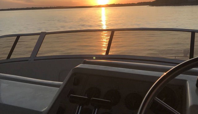 SUN, SET & GO!Welcome aboard “The SunTori”, our 42’ luxurious yacht!