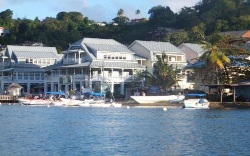 Superb Split Level Waterside Apt, Marigot Bay, St Lucia WI in Castries