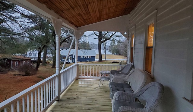 Sweet Old Farmhouse in a Tranquil Setting in Highland Lake