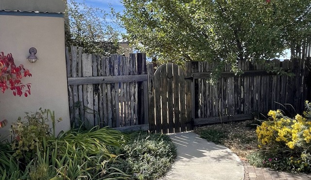 Taos Mountain Views Cozy Home Special Rates in El Prado
