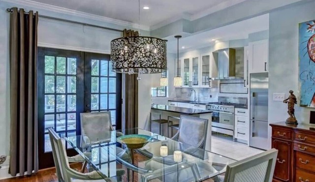 The Home Collection: Historic Myers Park 2BR · Near Atrium Health in Charlotte