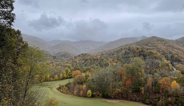 The Mountain View Lodge - Luxury in Whittier! Awesome views from every deck! in Whittier