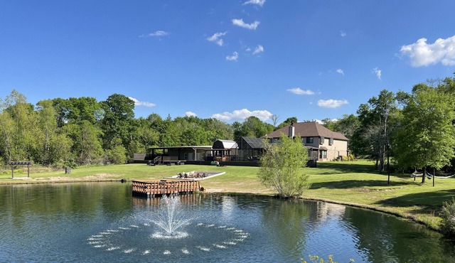 The Retreat at Hempstead - Lodging & Events! Sleeps 28, Events up to 100 guests. in Hempstead