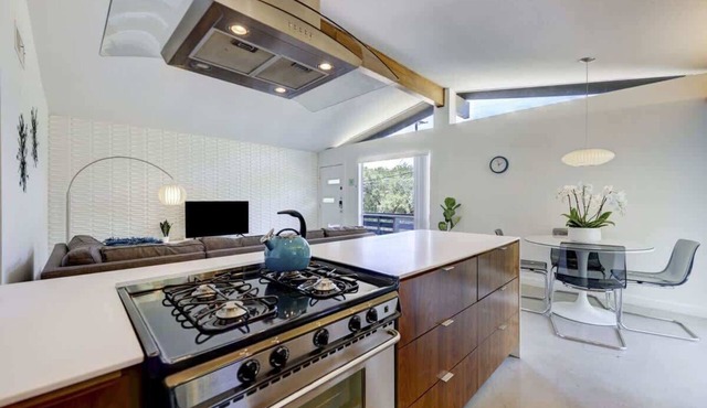 The Tiffany | Pet-Friendly SoCo Townhome in Austin