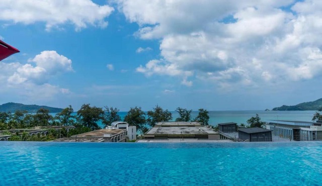 TheCharmResort芭东海滩复式海景双露台行政套房Patong duplex sea view double terrace executive suite