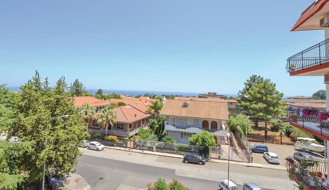 This spacious and bright apartment is located only 4 km from the beach and in the middle of the Sici in Giarre