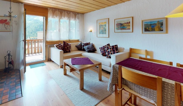 Traditional apartment house in an excellent, quiet location between St.