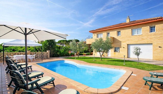 Tranquil Costa Brava Retreat with private suite! in Sils